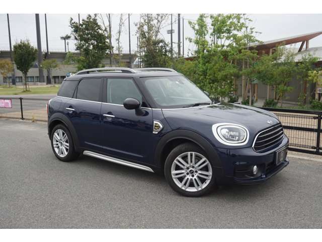 ボディカラーはとてもお洒落なダークブルーとなっております！