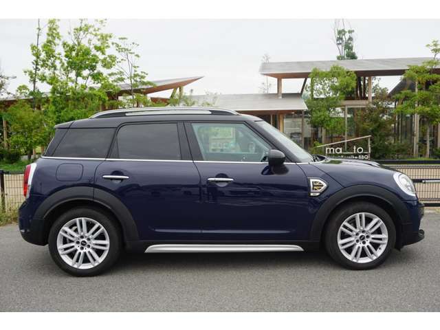 横から見るシルエットはとてもお洒落で可愛いです。