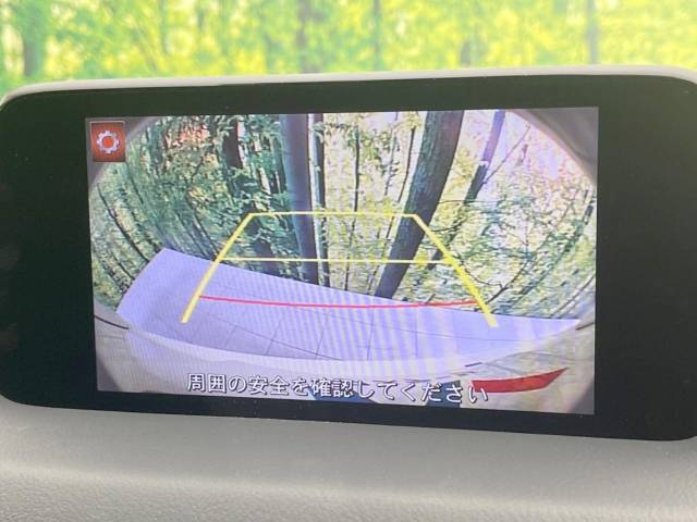 【バックカメラ】駐車時に後方がリアルタイム映像で確認できます。大型商業施設や立体駐車場での駐車時や、夜間のバック時に大活躍！運転スキルに関わらず、今や必須となった装備のひとつです！