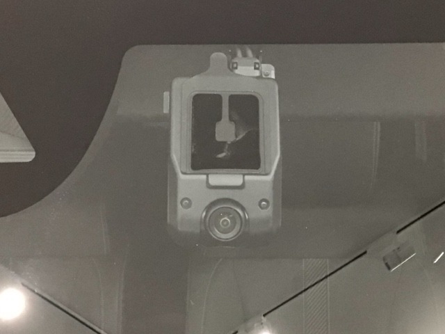 万が一の事故のときもドライブレコーダーがあると安心です。ご利用になる場合は個人情報保護の観点より新品の対応SDカードをお求め下さい。