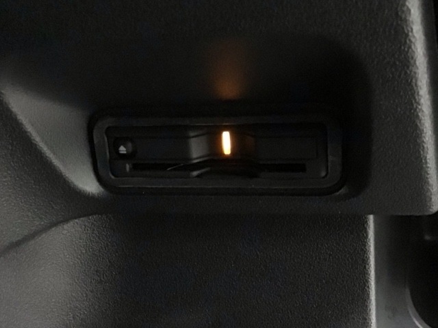 いまや快適なカーライフに欠かせないETCが付いています。