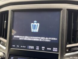 【純正ナビ】人気の純正ナビを装備しております。ナビの使いやすさはもちろん、オーディオ機能も充実！キャンプや旅行はもちろん、通勤や買い物など普段のドライブも楽しくなるはず♪