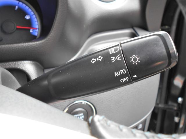 オートライト搭載なので暗くなると自動でライトが付いて便利です！対向車への視認性も向上するので安全面もUPしますね♪