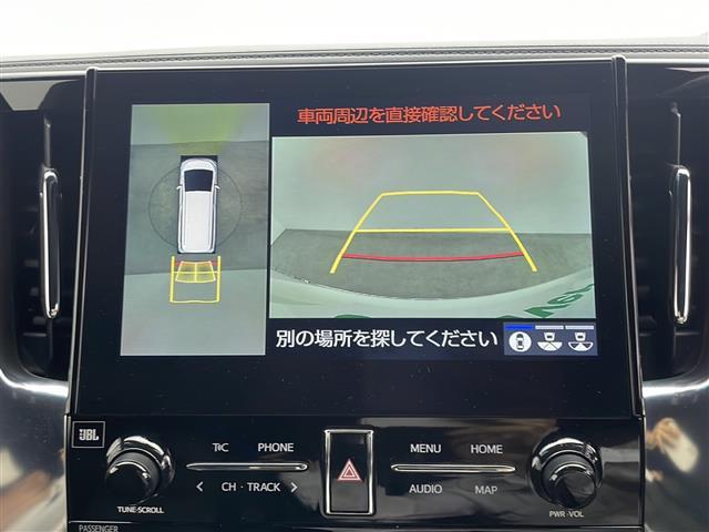 【パノラミックビューモニター】クルマを真上から見下ろした視点で駐車をサポートします！クルマの斜め後ろや真横など、いち早く障害物に気が付くことができます。