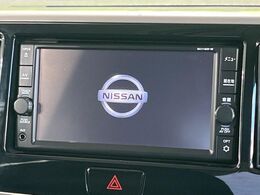 【純正ナビ】人気の純正ナビを装備しております。ナビの使いやすさはもちろん、オーディオ機能も充実！キャンプや旅行はもちろん、通勤や買い物など普段のドライブも楽しくなるはず♪