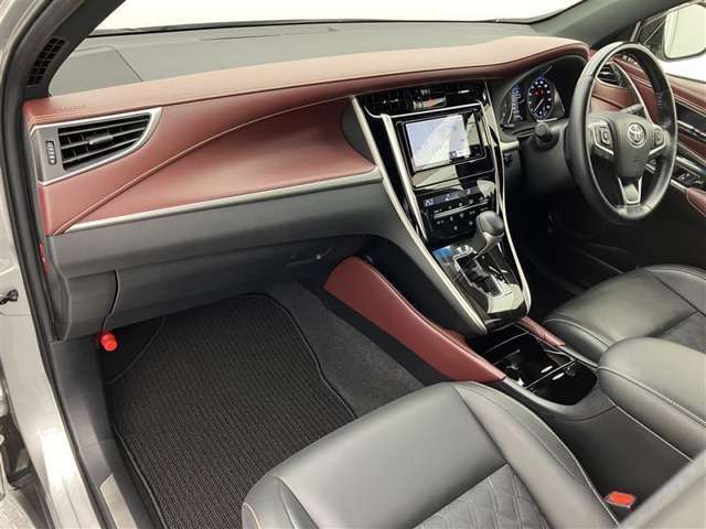 高品質カークリーニング ピカピCar 外装・内装、岐阜トヨペットの専門スタッフがシートもカーペットも綺麗に洗浄済み！プロの仕上げを是非ご確認下さいませ。