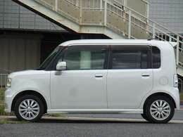 車検を受けてのお渡しです。車検代、重量税、自賠責保険料等含めたものがお支払総額です（他府県登録費、陸送費等は除く）。　車両本体価格に車検費用を含んでいないため掲載規約上「検無」という表記になります。