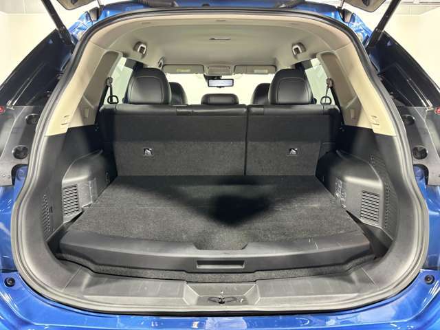 荷台スペース【内装エクステリア】店舗にて現車の確認も頂けますので、お電話で在庫のご確認の上是非ご来店くださいませ！！！【跳ね上げ式/埋め込み式】でスペース確保ができますね！！