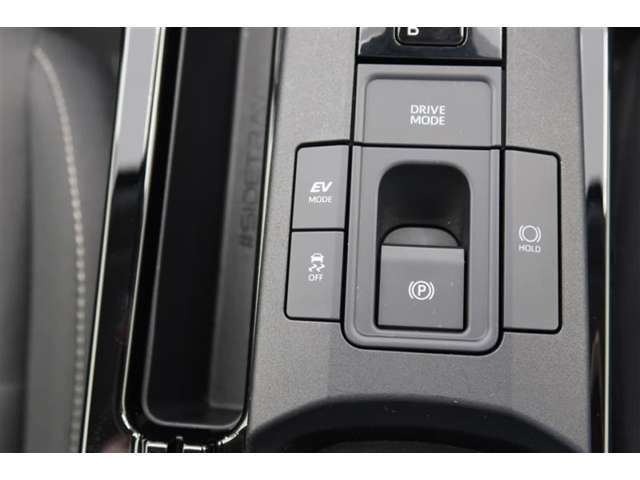 【電動パーキングブレーキ】オートモードのときは、シフトレバーの操作に応じてパーキングブレーキが自動で作動♪