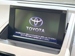 【メーカー純正ナビ】インテリアに溶け込むスタイリッシュな「専用設計」メーカーナビを装備♪視認性や操作性など基本性能にも優れ、より上質なカーライフをお楽しみいただけます。