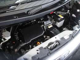 サビ等も無くきれいなエンジンルームです