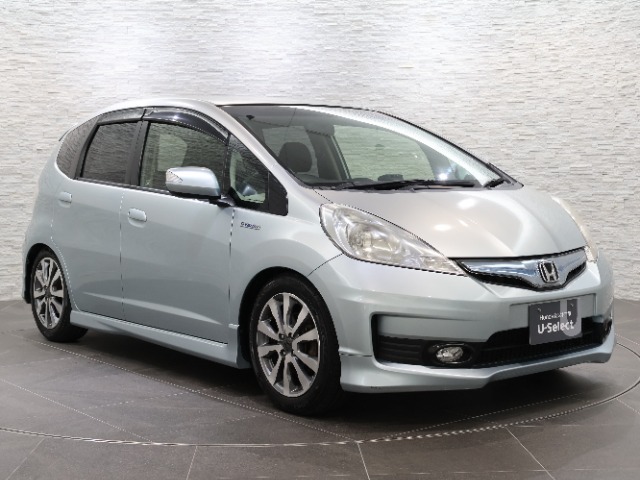 当社の優秀なスタッフがしっかり点検整備をさせていただいてからご納車いたします！さらに！エンジンオイル、エレメント・ミッションオイル・ワイパーゴムを新品交換になります！これで安心して乗って頂けます！