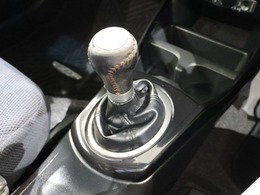 6速MTのお車です♪直感的な操作を楽しむことができます！