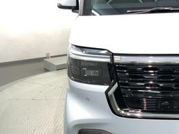 LEDヘッドライトは、点灯の瞬間から最大光量を発揮し、突然暗くなるトンネルなどでの安定感を高めます。
