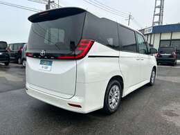 「プロの鑑定」　中古車の恐いところはまさに中古であること。見た目はきれいだけど実は訳有りなんてことは珍しくありません。その点当店のお車はプロの鑑定士による検査を受けた正真正銘の安心車両です。