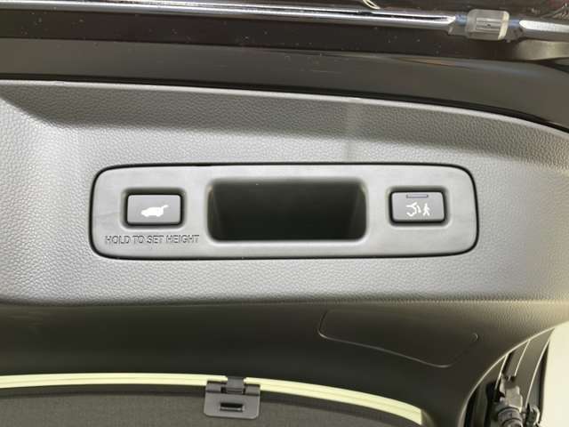 【トランク】積み込みやすくて、たっぷり積める荷室です。シートアレンジできるものは、乗車人数と荷物の量や大きさによってシートを動かすことができるので、より快適なドライブが可能です！