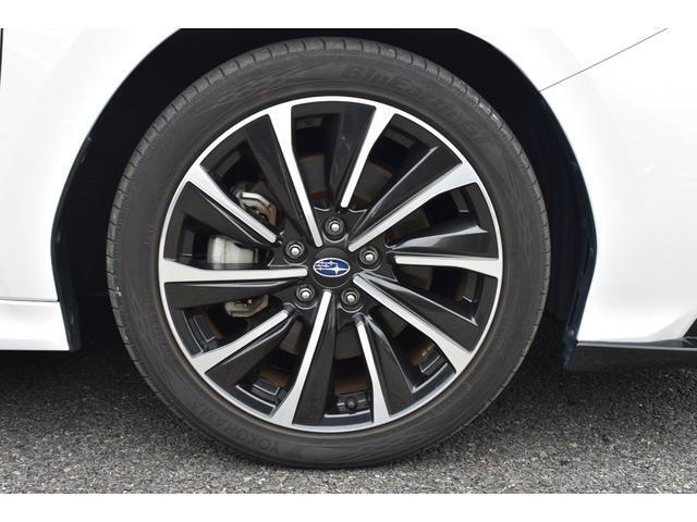 切削加工処理の18インチホイール装備しており、車の印象を更に引き立ててくれます。