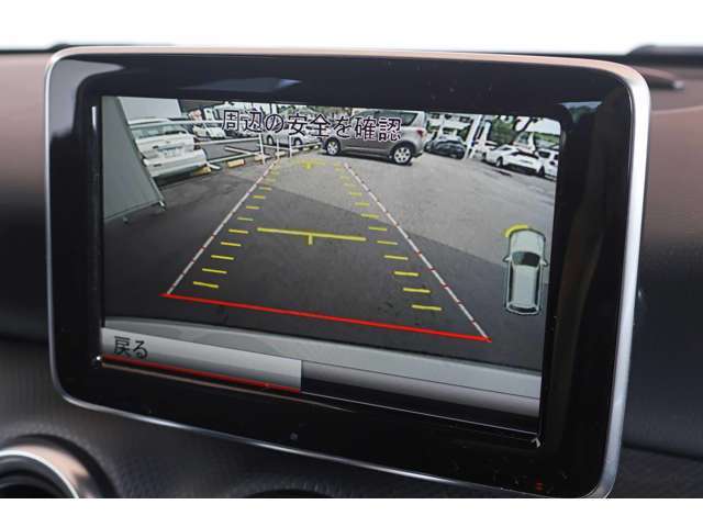 バックカメラが装着されております。駐車時に後方がリアルタイム映像で確認できます。