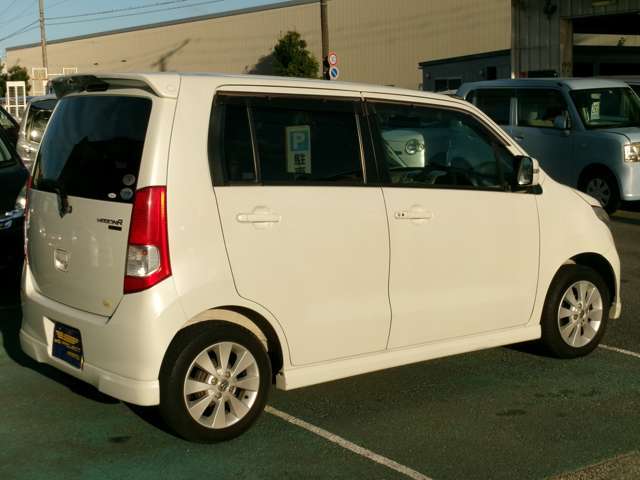 ワイズプロジェクト浜松では『下取車』＆『ユーザー様買取車』を中心に様々な独自買取ルートによりお買い得価格中古車販売が実現できています！お買い得車はワイズプロジェクト浜松におまかせあれ！