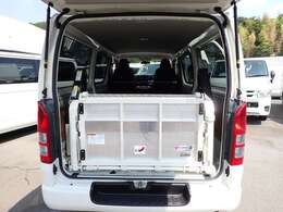 2017年9月登録/型式：CBF-TRH200V/4ナンバー（小型貨物車）/1年車検/2000cc/ガソリン車/2WD/5ドア/3人乗り/トヨタ車体パワーリフト付（最大昇降能力260kg）