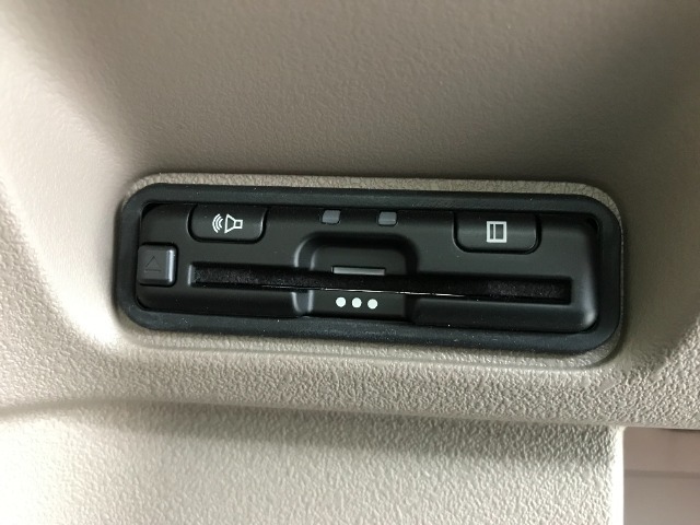 ETCがついているので、有料道路を利用する際に料金所の通過がスムーズです♪