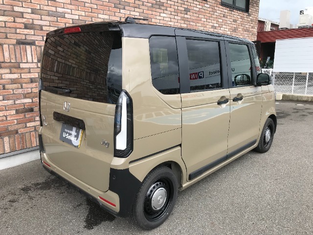 オプションになりますが、ボディーコーティングもご用意しております。新車の輝きに近づき、洗車などのお手入れも楽になりますよ。