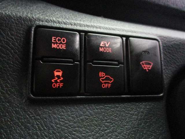 エンジンを停止して走る「EVモード」・燃費をより向上させる「エコモード」をシーンに合わせて選択できます。どちらのモードもエコ活動につながります。