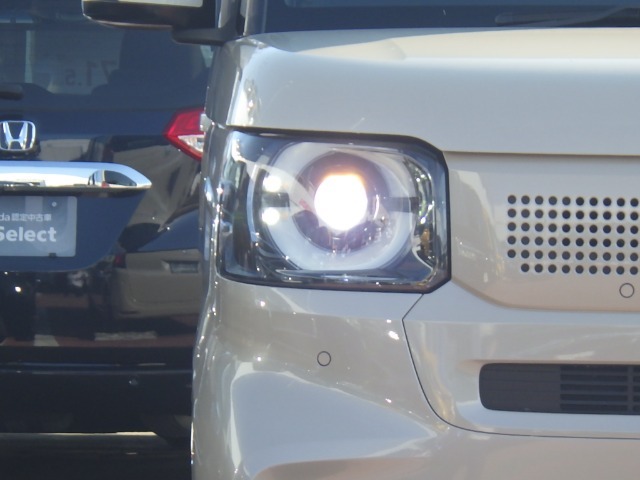 ★LEDヘッドライト搭載★ 白っぽく光る明るく省電力なLEDライト！先進的な白い輝きでフロントフェースを引き締めます☆