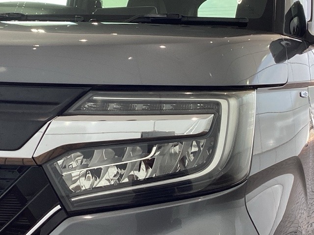 LEDヘッドライトは、点灯の瞬間から最大光量を発揮し、突然暗くなるトンネルなどでの安定感を高めます。