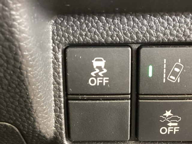 横滑り防止装置がついています。いざという時に安心ですね。