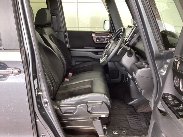 シートは厚めのクッションですのでゆったり座れますよ。