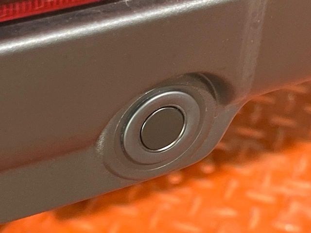 【コーナーセンサー】バンパーに付いたセンサーが障害物を検知！一定の距離に近づくとアラートで教えてくれます♪狭い駐車スペースや車庫入れ時も安心ですね☆