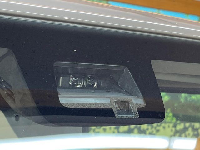 【スズキ　セーフティサポート】走行中に前方の車両等を認識し、衝突しそうな時は警報とブレーキで衝突回避と被害軽減をアシスト。より安全にドライブをお楽しみいただけます。