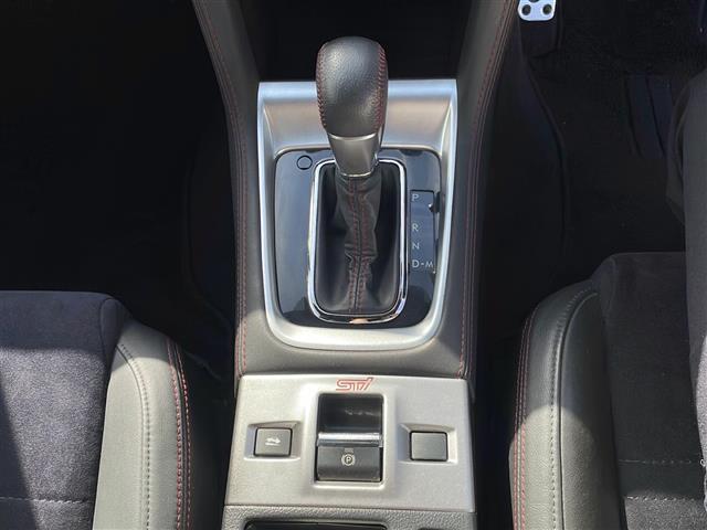 気になる車はすぐにお問い合わせください！画面右側の0066から始まる無料ダイヤルからお問い合わせ下さい！専門スタッフがお車のご質問にお答えいたします！