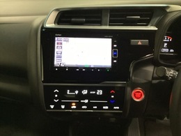ナビゲーションはフルセグTV、インターナビ対応のGathers純正メモリーナビを搭載しています。Bluetoothオーディオ機能がありますので、スマートフォンなどの音楽も再生できます。