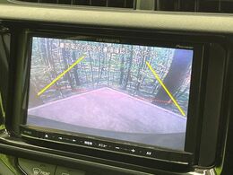 【バックカメラ】駐車時に後方がリアルタイム映像で確認できます。大型商業施設や立体駐車場での駐車時や、夜間のバック時に大活躍！運転スキルに関わらず、今や必須となった装備のひとつです！