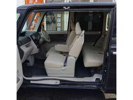 センターピラーレスドアで解放感があります