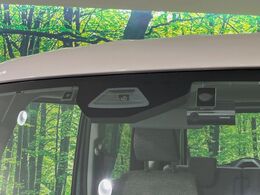 【スズキ　セーフティサポート】走行中に前方の車両等を認識し、衝突しそうな時は警報とブレーキで衝突回避と被害軽減をアシスト。より安全にドライブをお楽しみいただけます。