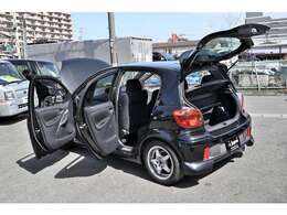長年のノウハウを生かし、より良い車を御客様の元へ。車両販売のみならず、自動車に関わる事でしたら何でも対応しております。車検、修理、塗装、万一の事故、レンタカー、ローン、廃車、解体など。