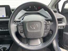 こちらはハンドルの写真です。中古車なので、若干の使用感はありますが、破損、不具合等はありません。弊社はユーザー様から買取した車両を、一台一台チェックして問題のない車両を掲載しております。ご安心ください