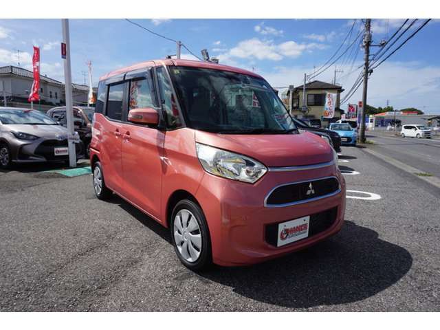 当社の車両には『安心して車選びをしていただく為に』お支払い総額を表示しております。税金、自賠責保険、リサイクル料金、登録費用が含まれております。管轄登録及び届出で店舗納車の場合になります。