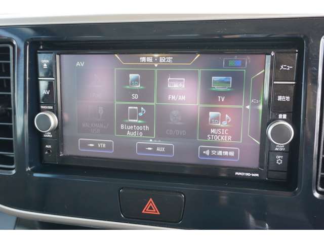 当社の車両には『安心して車選びをしていただく為に』お支払い総額を表示しております。税金、自賠責保険、リサイクル料金、登録費用が含まれております。管轄登録及び届出で店舗納車の場合になります。