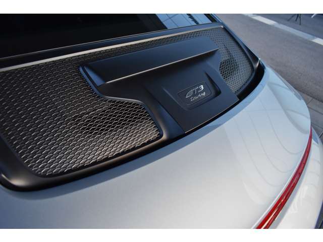 全車両に第三者機関のプロの査定士による査定・鑑定書付きで御座います！詳細は無料お電話『0078-6002-843042』まで！