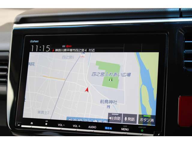 ナビはホンダ純正VX1197-VFNi。フルセグTVやDVDも視聴出来ます。Bluetooth接続をすれば音楽再生のみならずスマートフォンならばハンズフリー通話も可能です。