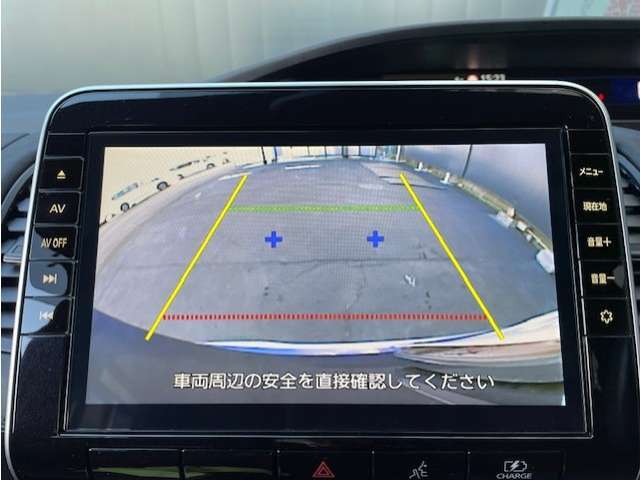 【アラウンドビューモニター】このように真上から見下ろしたような映像が映し出されるため駐車やバックが苦手な方でも安心して行うことが可能となります！！