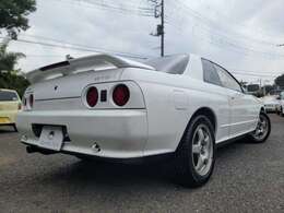 8代目R32スカイラインは、ダウンサイズしたショートボディのFR駆動5ナンバー！！