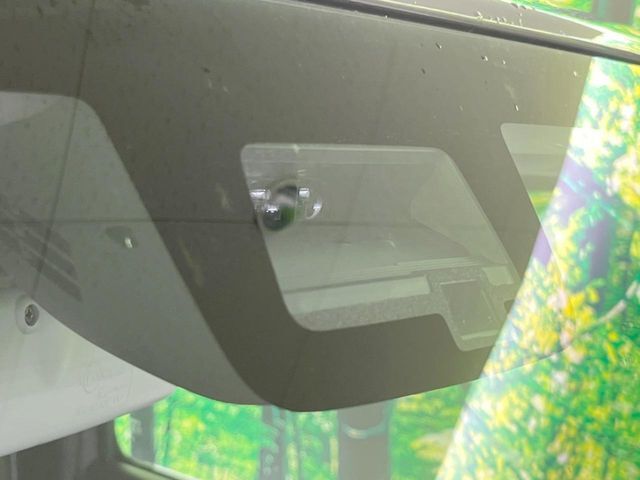 【スズキ　セーフティサポート】走行中に前方の車両等を認識し、衝突しそうな時は警報とブレーキで衝突回避と被害軽減をアシスト。より安全にドライブをお楽しみいただけます。