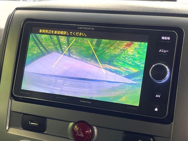 【バックカメラ】駐車時に後方がリアルタイム映像で確認できます。大型商業施設や立体駐車場での駐車時や、夜間のバック時に大活躍！運転スキルに関わらず、今や必須となった装備のひとつです！