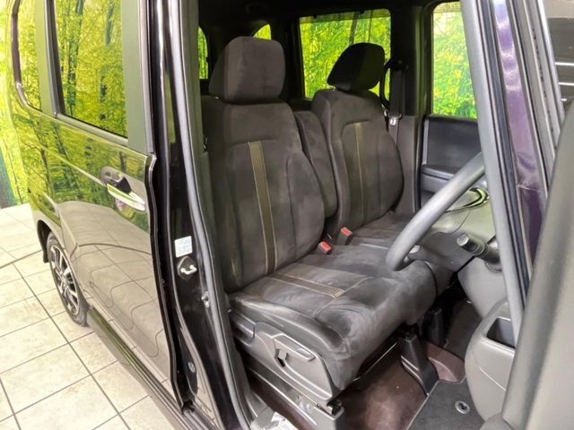 運転席まわりには十分なスペースがあり、大柄な方でもゆったり運転していただける環境です。