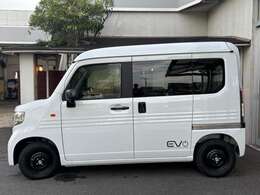 中古車といえど見た目はパリッと美しく！各種薬剤や研磨機器を使い分けてボディ細部までツヤツヤに仕上げます。ご購入時にはボディコーティング施工をセットでご注文がおすすめです♪